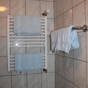 Budget Zimmer mit Kingsize-Bett